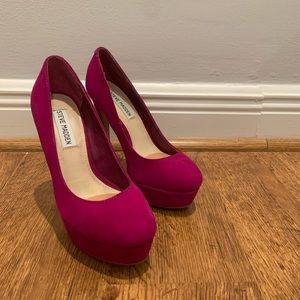 Steve Madden velvet closed toe platform heels